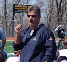 Pitt Coach Dave Wannstedt addresses his team after the scrimmage